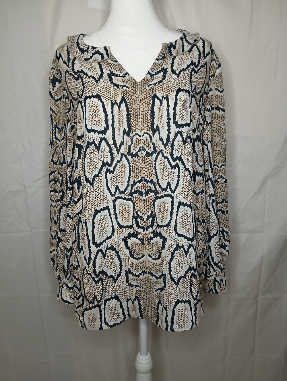 Womens Snake Print V-Neck Blouse - Beige Navy